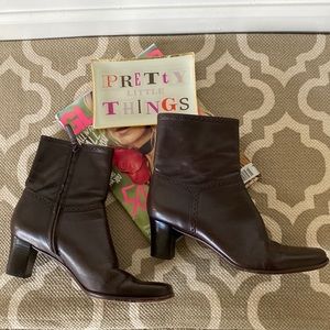 “Antonio Melani” booties;size 8;EUC; scratches throughout,please see all pics